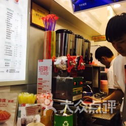 三亞夜晚的多重奏 酒吧街慢搖吧、面包飲品與美食團購指南